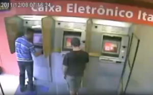 homem com porte de arma de fogo reage a assalto, lembre-se de treinar no clube de tiro no rio de janeiro