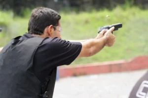 iInstrutor de tiro oferece cursos e laudos técnicos em clube de tiro no Rio de Janeiro.