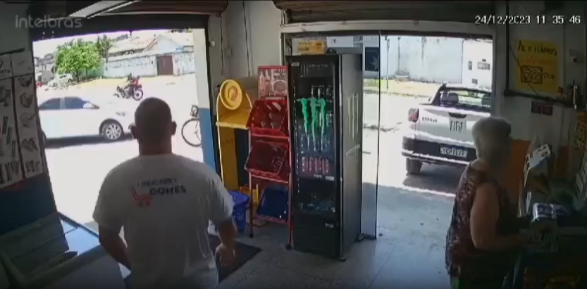 policial com porte de arma de fogo de pistola no rio de janeiro