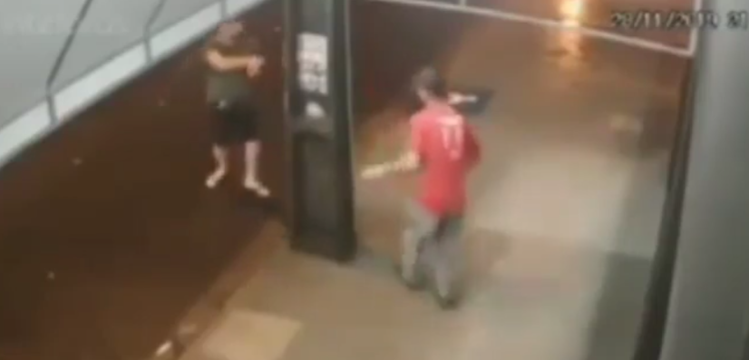 homem com porte de arma de fogo, instrutor de tiro no rio de janeiro, treino no clube de tiro no rio de janeiro