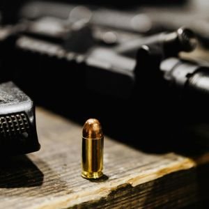 Instrutor aplicando teste técnico de tiro para posse de arma no RJ